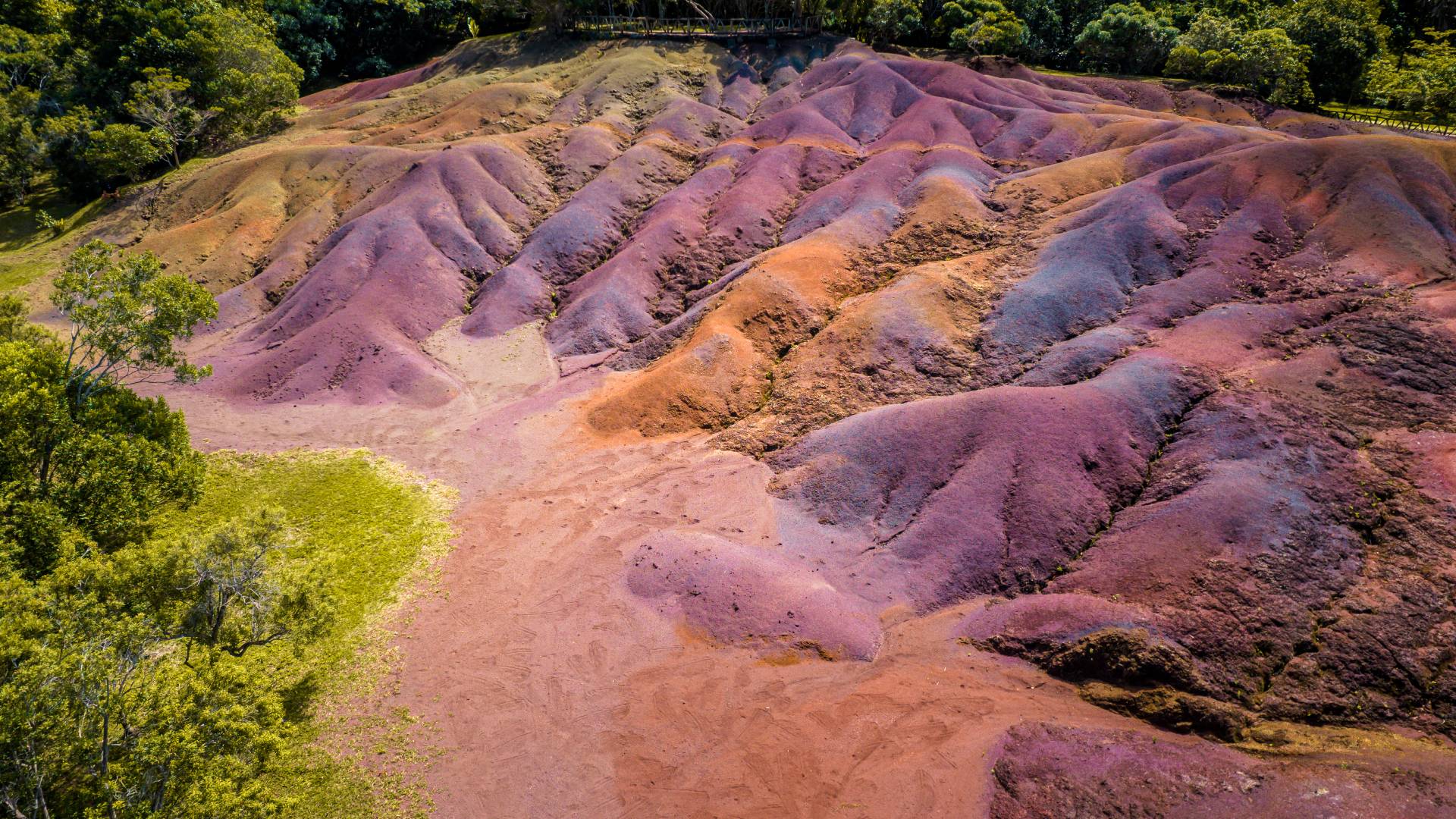 Chamarel 7 coloured earth